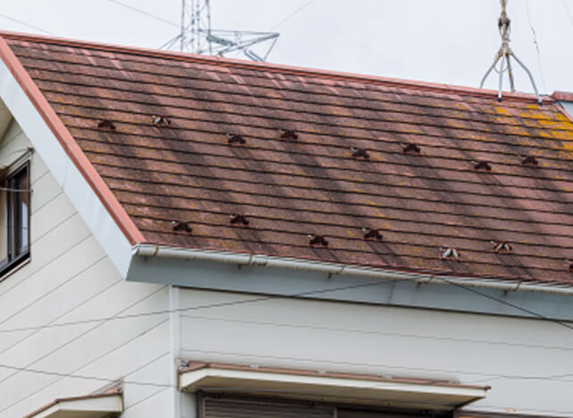錆びが出ている住宅の屋根